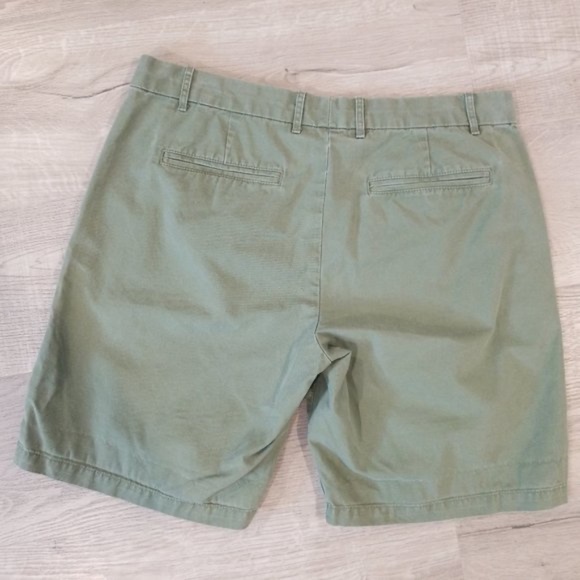 New Gap Mid Rise Twill Bermuda Shorts in Desert Cactus Green - Picture 5 of 6
